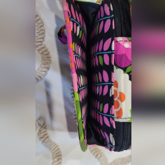 Vera Bradley Wristlet Wallet in Va Va Bloom Floral Pattern - Picture 2 of 6